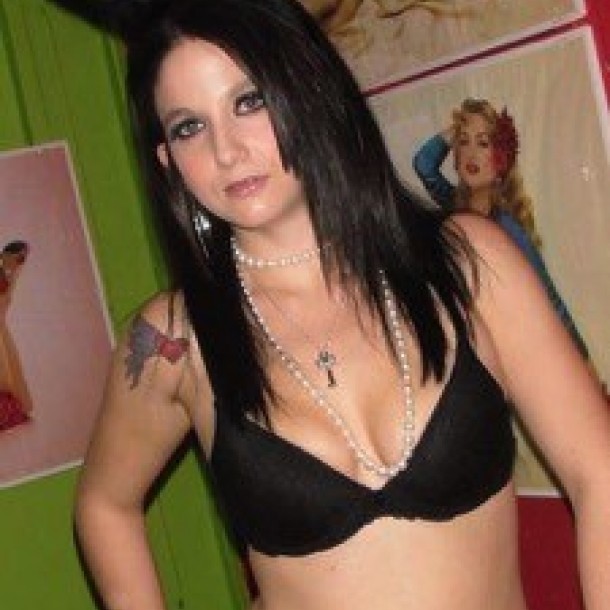 Belle jeune femme recherche un rdv sexe Saint-Cosme